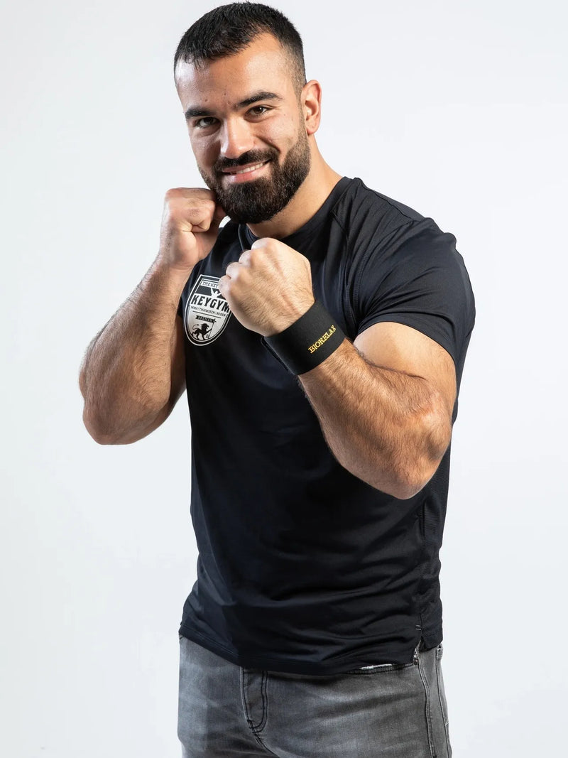 Porträt von Baran Er, K1-Kickbox-Profi und Naturwissenschaftler