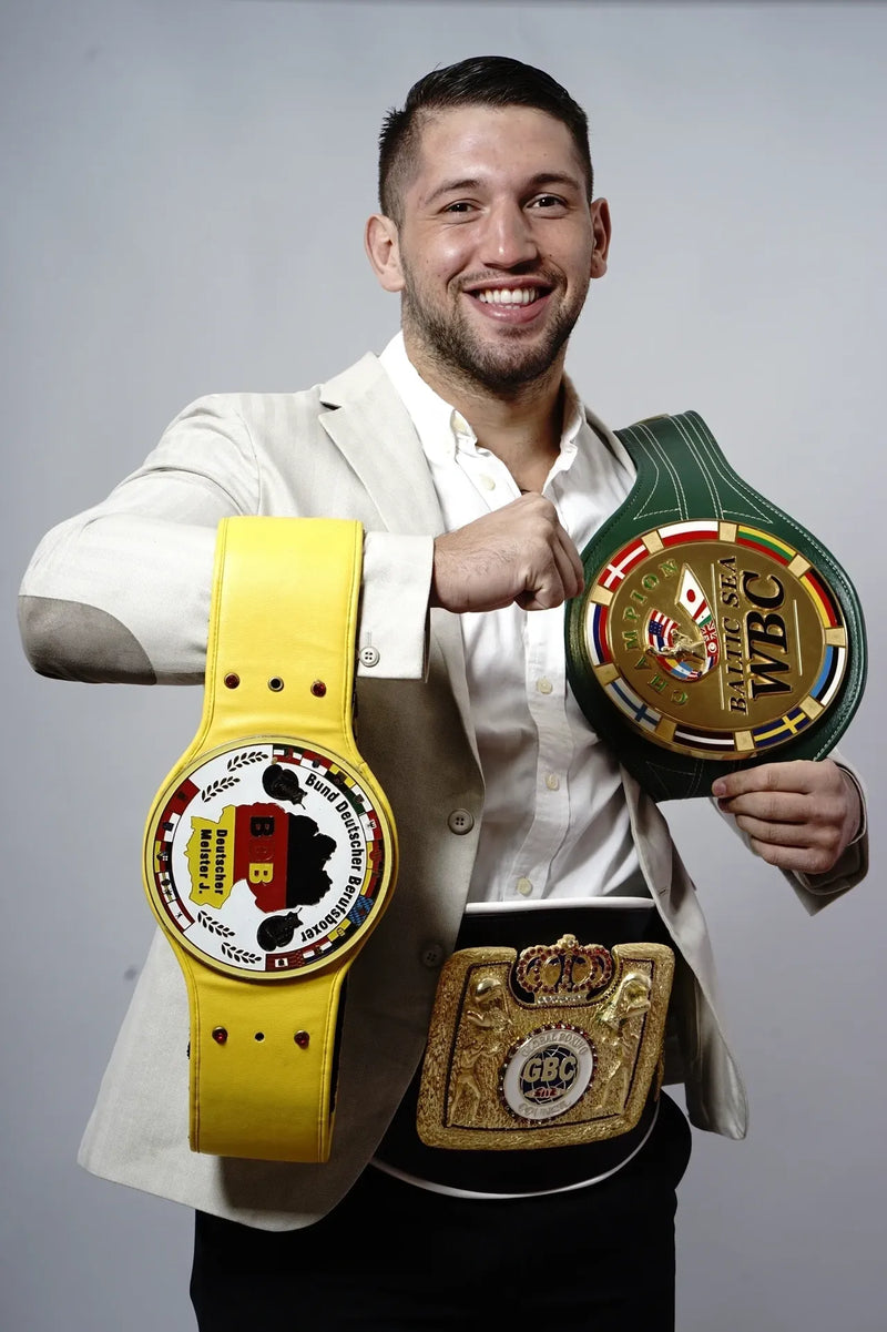 Porträt von Senad Gashi, Boxweltmeister der WBF und GBU